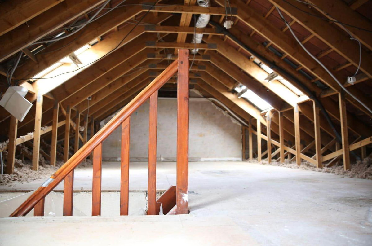 découvrez comment optimiser l'espace sous votre toit avec nos conseils pratiques pour l'aménagement de combles : idées de rénovation, solutions d'isolation et astuces pour créer une pièce lumineuse et confortable.