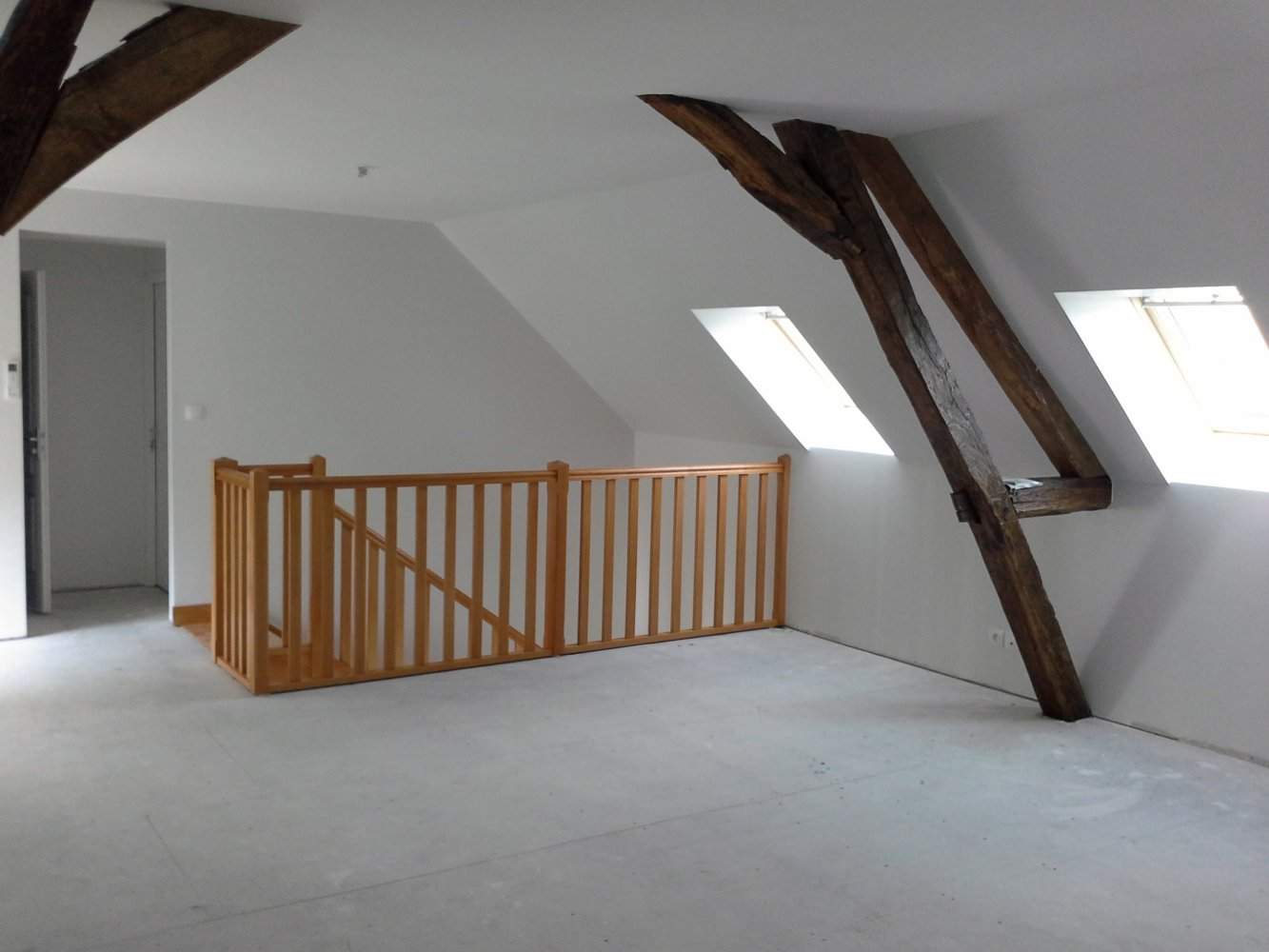 découvrez nos conseils et astuces pour réussir l’aménagement de vos combles. optimisez l’espace sous toit, gagnez en confort et augmentez la valeur de votre maison avec des solutions adaptées à tous les besoins.