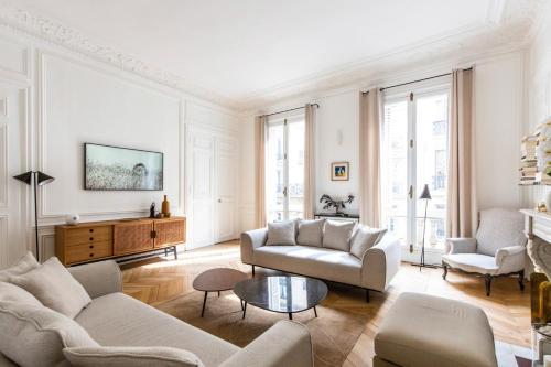découvrez cet appartement familial à paris, idéal pour vivre en toute convivialité dans un cadre moderne et confortable, proche des écoles, commerces et transports.