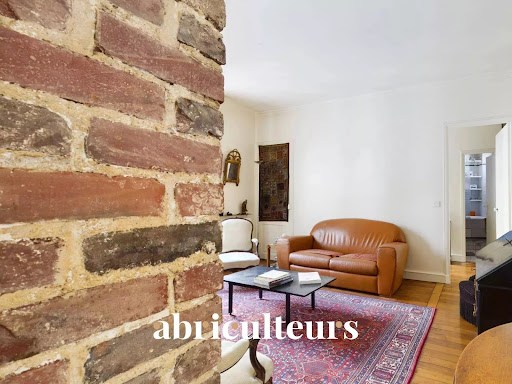 découvrez un appartement de luxe à levallois : prestations haut de gamme, design moderne, emplacement privilégié au cœur de la ville. idéal pour une vie élégante et confortable aux portes de paris.