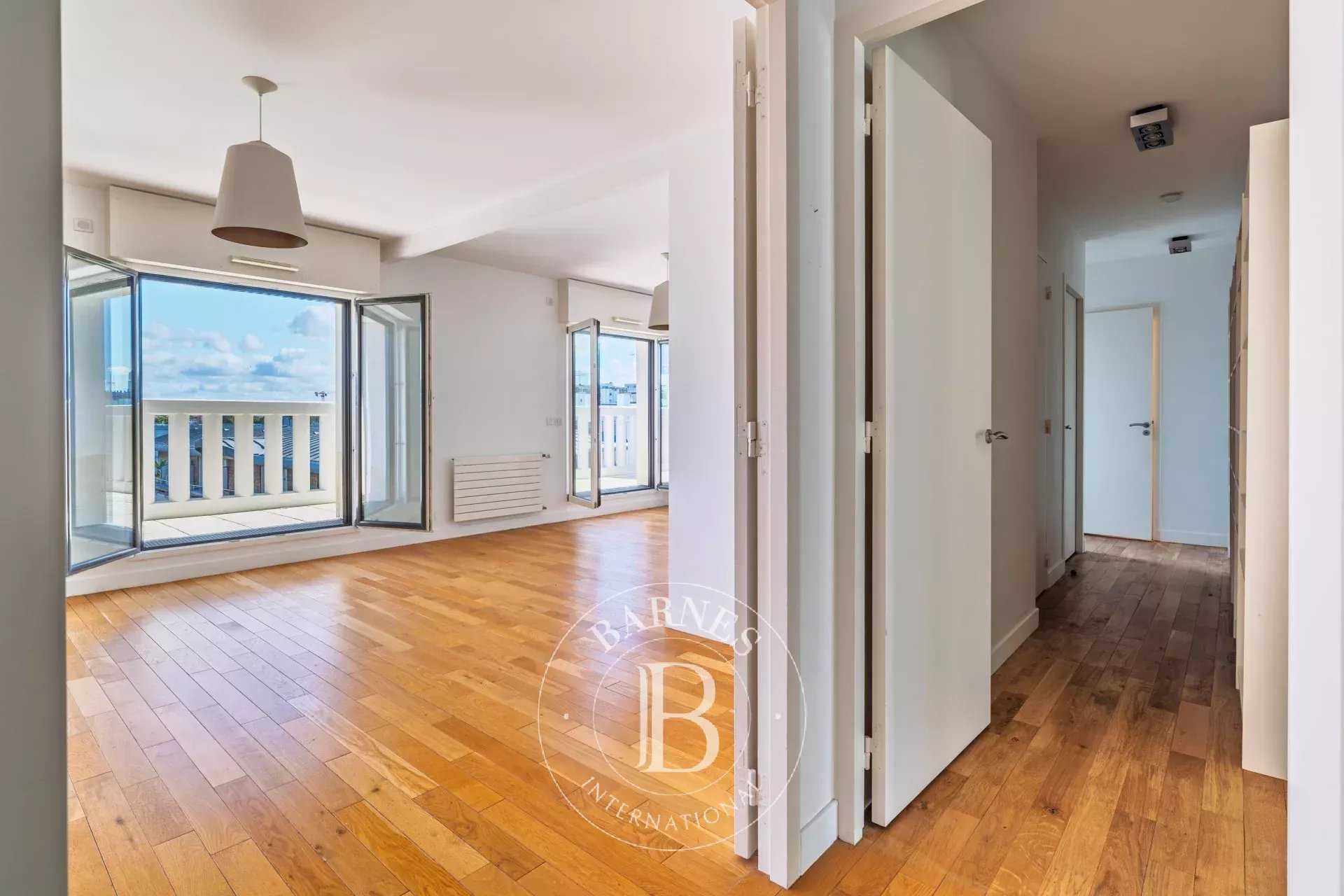 découvrez nos appartements de luxe à levallois : des biens haut de gamme, modernes et élégants, idéalement situés pour un confort et une qualité de vie exceptionnelle. visitez dès maintenant votre futur chez-vous !