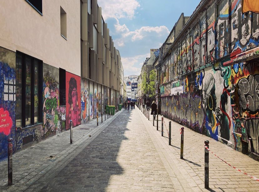 découvrez les artistes emblématiques du 20ème arrondissement de paris : peintres, sculpteurs, photographes et créateurs qui font vibrer ce quartier dynamique et inspirant.