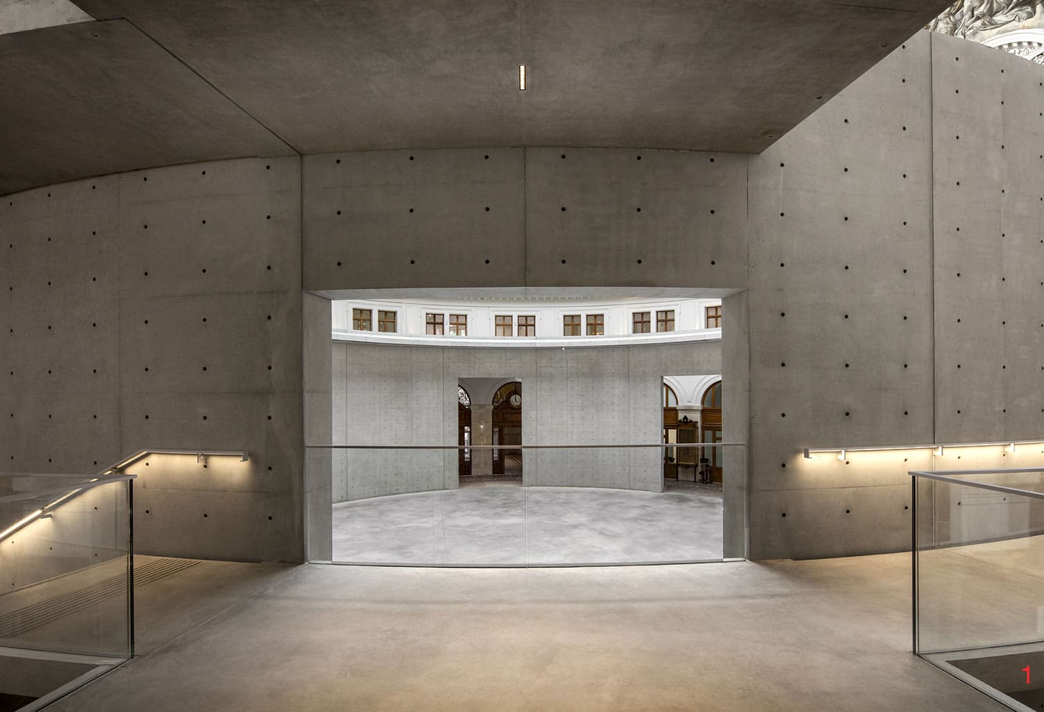 découvrez la bourse de commerce à paris, lieu d'exposition de la prestigieuse collection pinault. plongez dans l'art contemporain au cœur de la capitale française et explorez des œuvres majeures d'artistes internationaux.