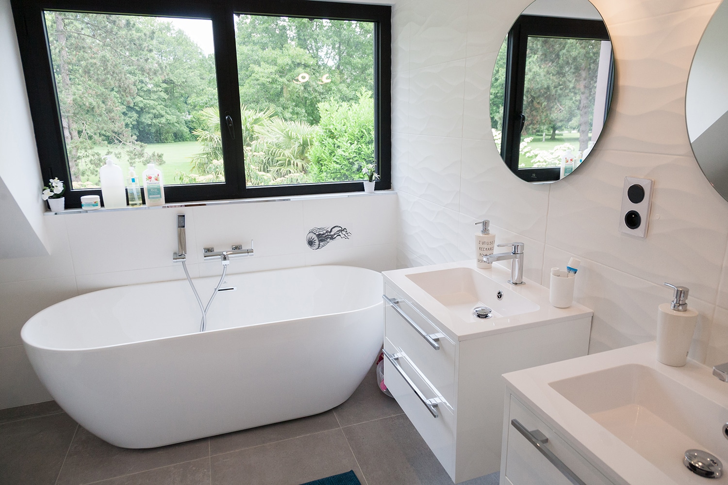 découvrez comment estimer le budget pour la rénovation de votre salle de bain. conseils pratiques, fourchettes de prix et astuces pour optimiser vos dépenses et réussir vos travaux sans dépasser votre enveloppe.
