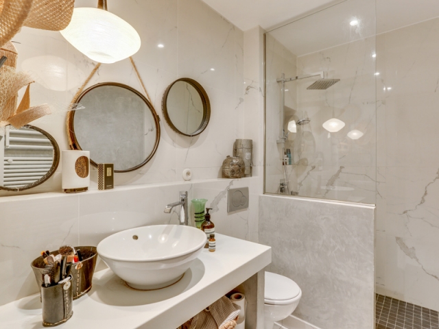 découvrez nos conseils et astuces pour estimer le budget de rénovation de votre salle de bain. informez-vous sur les prix, les étapes et les économies possibles pour réaliser votre projet en toute sérénité.