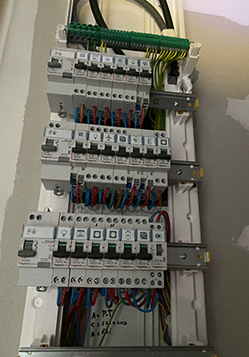 découvrez nos conseils pratiques pour réussir vos installations électriques extérieures à fontenay. sécurité, choix du matériel et astuces d'experts pour un extérieur bien éclairé et conforme aux normes.