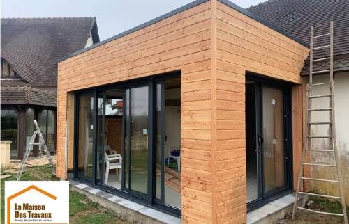 découvrez le coût d'une extension de maison de 20m² avec toit plat : prix moyen au mètre carré, facteurs influençant le budget et conseils pour réussir votre projet d'agrandissement.