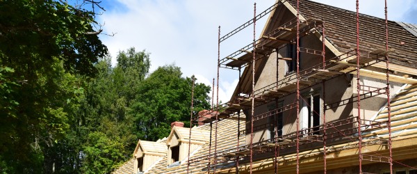 découvrez le coût détaillé d’un ravalement de façade de 100m², les facteurs influençant le prix, ainsi que des conseils pour estimer votre budget et choisir le bon professionnel.