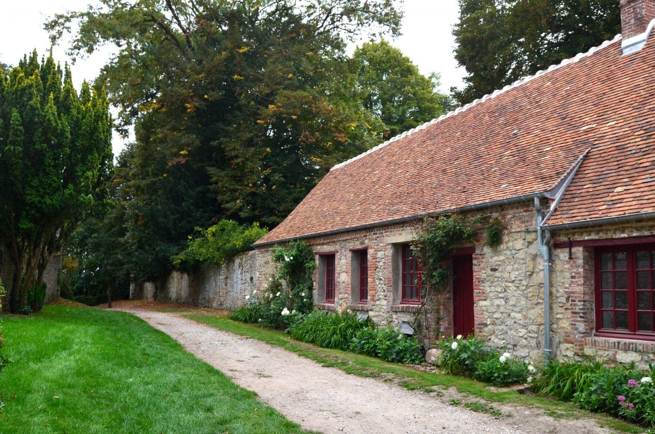 découvrez le coût de rénovation d'une ferme : facteurs influençant le budget, fourchettes de prix, astuces pour bien estimer vos travaux et réussir votre projet de rénovation de ferme.