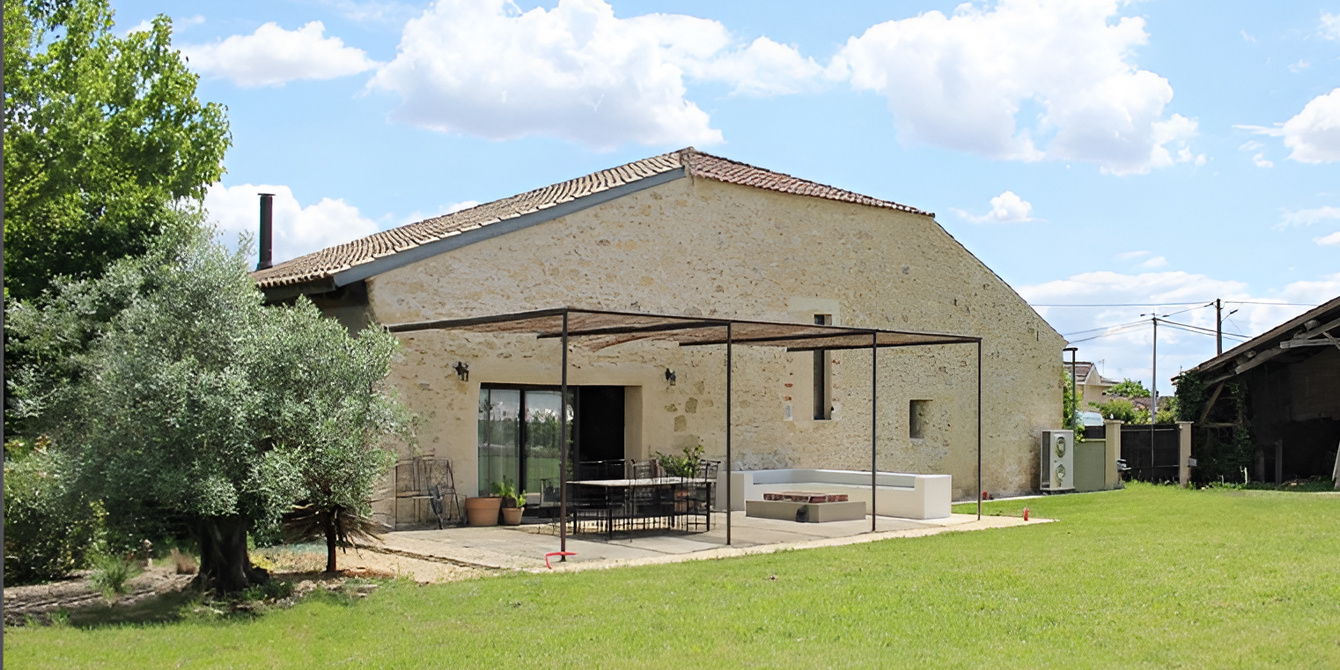 découvrez tout ce qu'il faut savoir sur le coût de rénovation d'une ferme : estimation budgétaire, principaux travaux, conseils et astuces pour réussir votre projet en respectant votre budget.