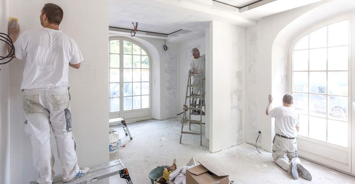 découvrez le coût moyen au m² pour la rénovation, les facteurs qui influencent le prix et des conseils pour estimer votre budget travaux en fonction du type de projet.