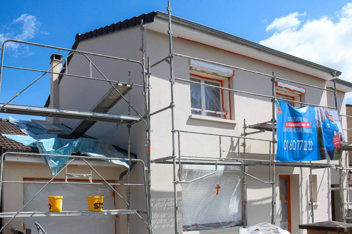 découvrez tout ce qu'il faut savoir sur le coût de la rénovation d'une maison : facteurs influençant le prix, conseils pour optimiser votre budget et exemples de devis pour réussir votre projet en toute sérénité.