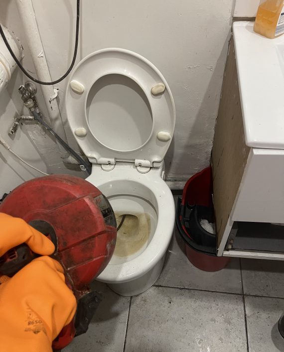 besoin d’un débouchage de wc à laval-en-brie ? intervention rapide, efficace et professionnelle pour tous types de bouchons. contactez nos experts dès maintenant !