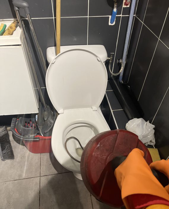 besoin d’un service rapide de dégorgement wc à la rochette ? intervention efficace pour déboucher vos toilettes 7j/7. devis gratuit et satisfaction garantie.