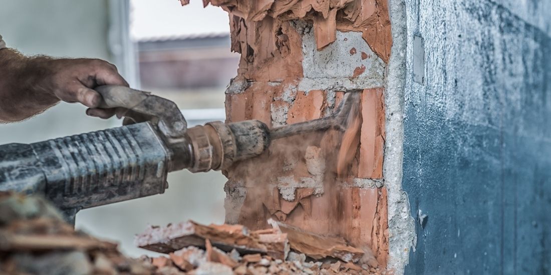 découvrez notre guide essentiel pour la démolition d’un mur porteur : étapes clés, conseils de sécurité et réglementation à connaître pour vos travaux de rénovation.