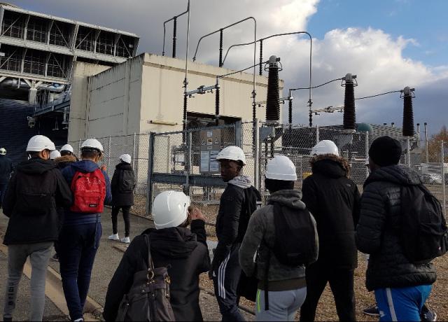 découvrez nos services d'électricité à gennevilliers pour les professionnels : installation, dépannage et maintenance adaptés à vos besoins. fiabilité, rapidité et expertise assurées.