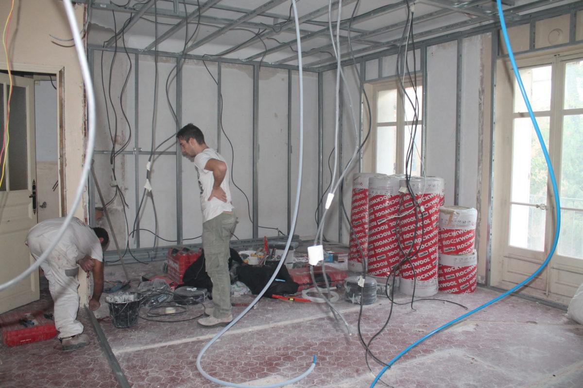 découvrez nos conseils pratiques pour réussir votre projet d'électricité maison : astuces, sécurité, étapes essentielles et choix des équipements pour une installation électrique efficace et conforme.