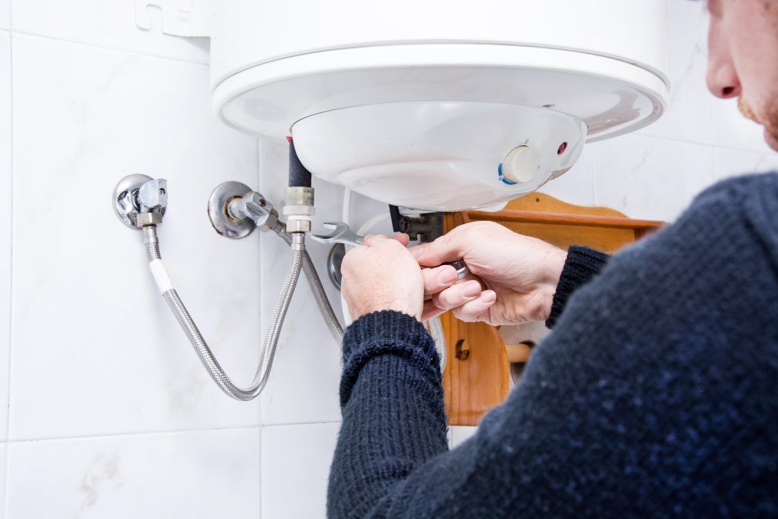 découvrez nos conseils et solutions pour l'entretien de votre plomberie : prévention des fuites, astuces pour déboucher les canalisations et prolonger la durée de vie de vos installations sanitaires.