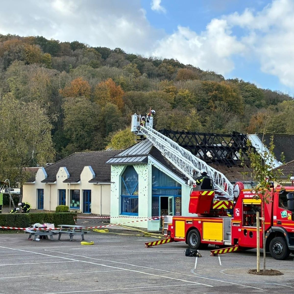suivez les dernières actualités sur l'incendie survenu sur un chantier à montbéliard : causes, dégâts, interventions des secours et impact sur le projet de construction.