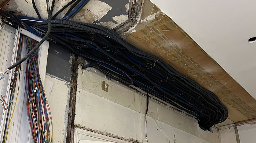 optez pour la modernisation de l’électricité de votre maison historique à paris : sécurité, conformité et performance tout en préservant le charme de votre bien ancien.