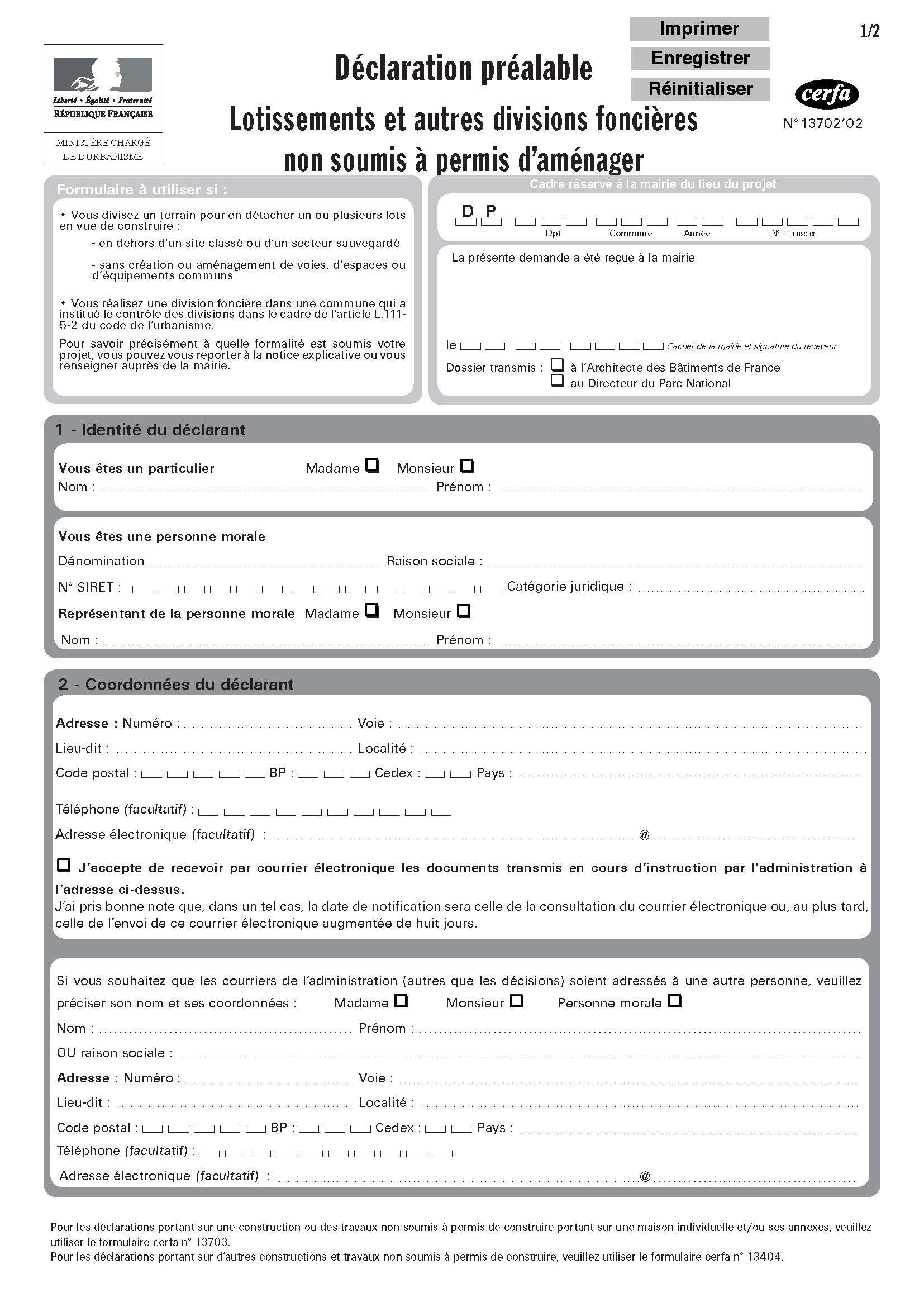 découvrez la différence entre le permis et la déclaration pour vos démarches administratives et travaux : conseils pratiques pour choisir la bonne procédure et réussir votre projet en toute légalité.