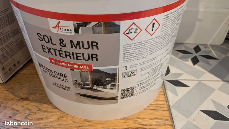 découvrez les tarifs du béton ciré à suresnes : prix au m2, pose professionnelle, devis personnalisés pour sols, murs et escaliers. transformez vos espaces avec style !