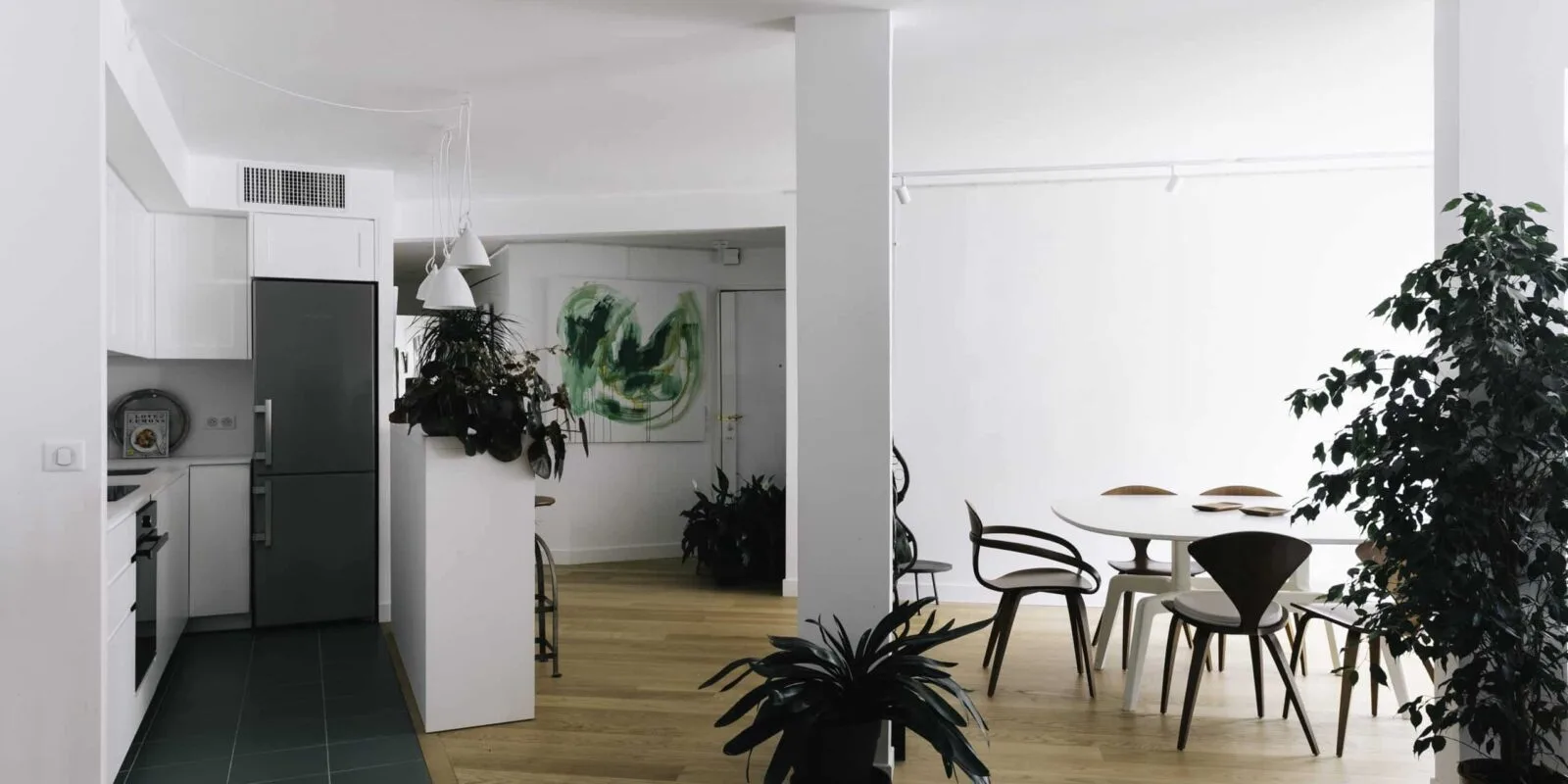confiez la rénovation de votre appartement à paris à des experts. nous réalisons tous vos travaux de rénovation intérieure avec sérieux et professionnalisme pour un résultat sur mesure et durable.