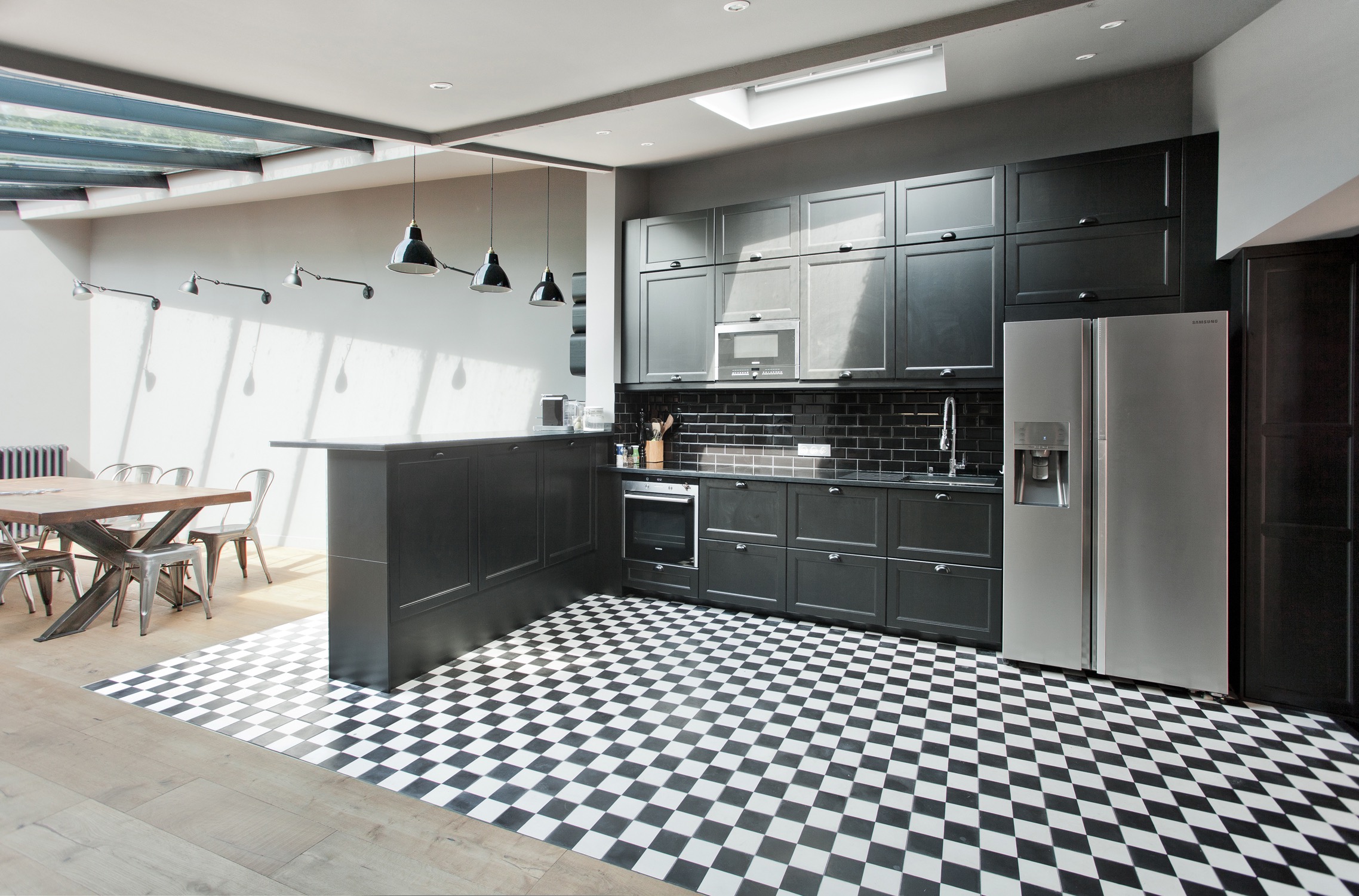 confiez votre projet de rénovation de cuisine à vanves à des experts. modernisez votre espace avec des solutions sur-mesure, des matériaux de qualité et un accompagnement personnalisé.