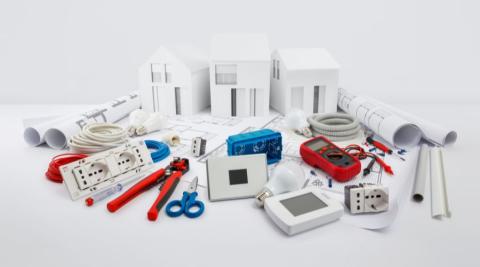 découvrez nos conseils et solutions pour la rénovation électrique de votre maison : sécurité, conformité aux normes, modernisation des installations et estimation des coûts pour un projet réussi.