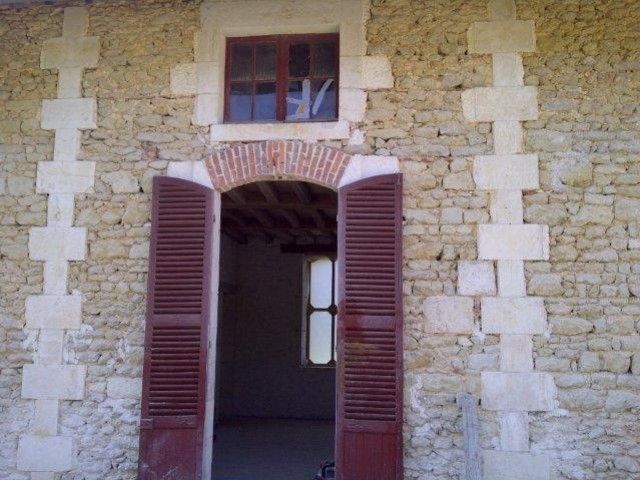 découvrez nos conseils essentiels pour réussir la rénovation électrique d'une maison ancienne : sécurité, normes en vigueur, astuces et étapes clés pour moderniser votre installation électrique dans le respect du patrimoine.