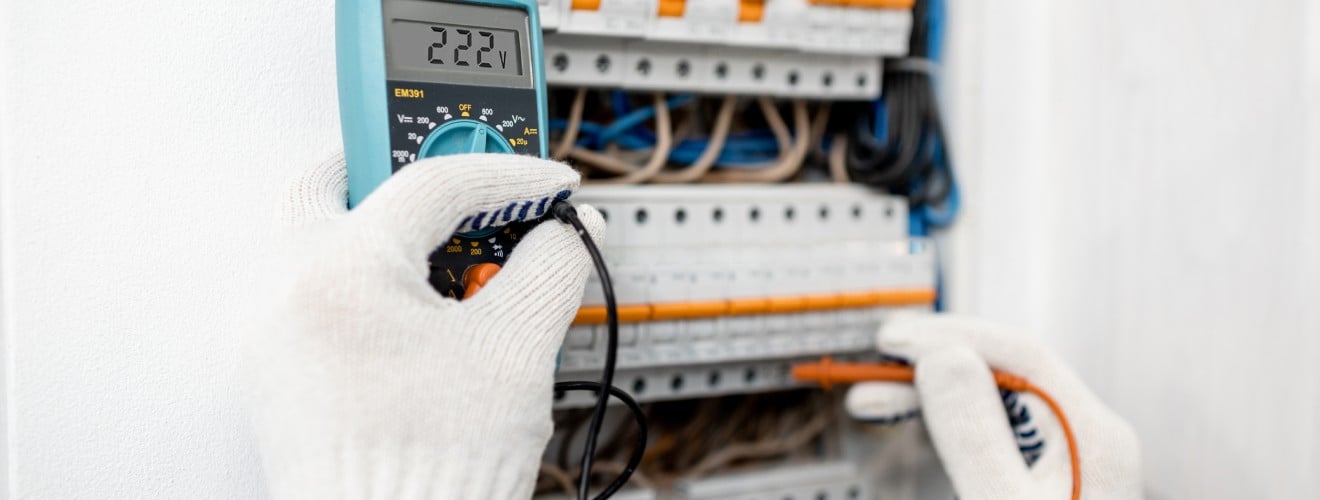 découvrez nos conseils et astuces pour une rénovation électrique réussie. sécurisez votre installation, optimisez votre consommation et modernisez votre habitat facilement !