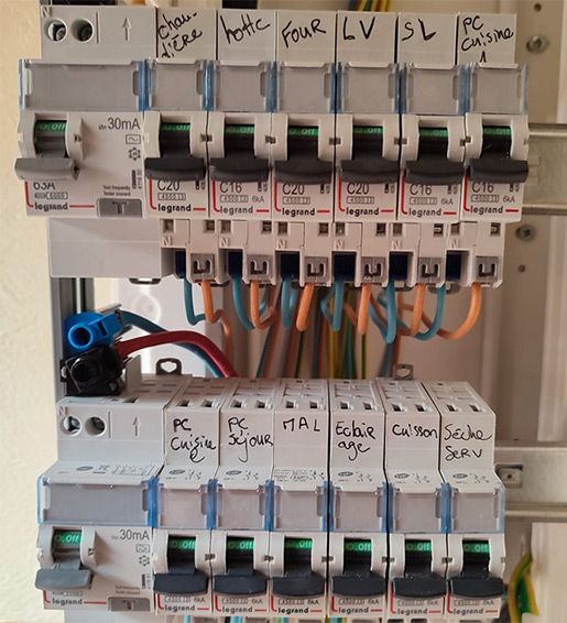 confiez votre rénovation électrique à des experts pour garantir la sécurité et la conformité de votre installation. obtenez un devis rapide et profitez d'un accompagnement personnalisé.