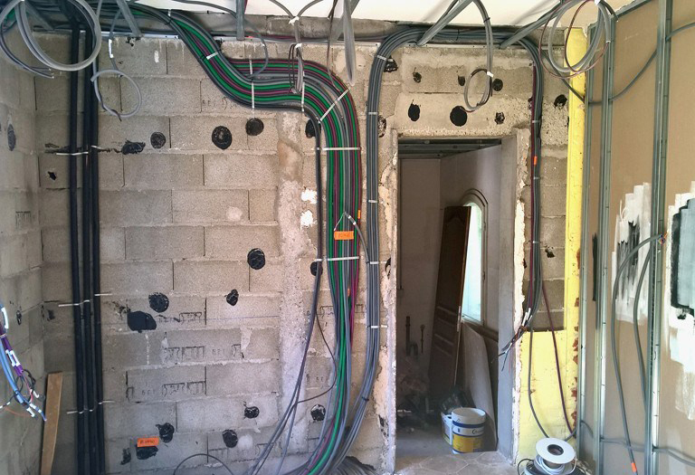 découvrez nos solutions de rénovation électrique pour moderniser votre installation, améliorer la sécurité de votre foyer et profiter d’un réseau conforme aux normes actuelles. demandez un devis gratuit dès aujourd’hui.
