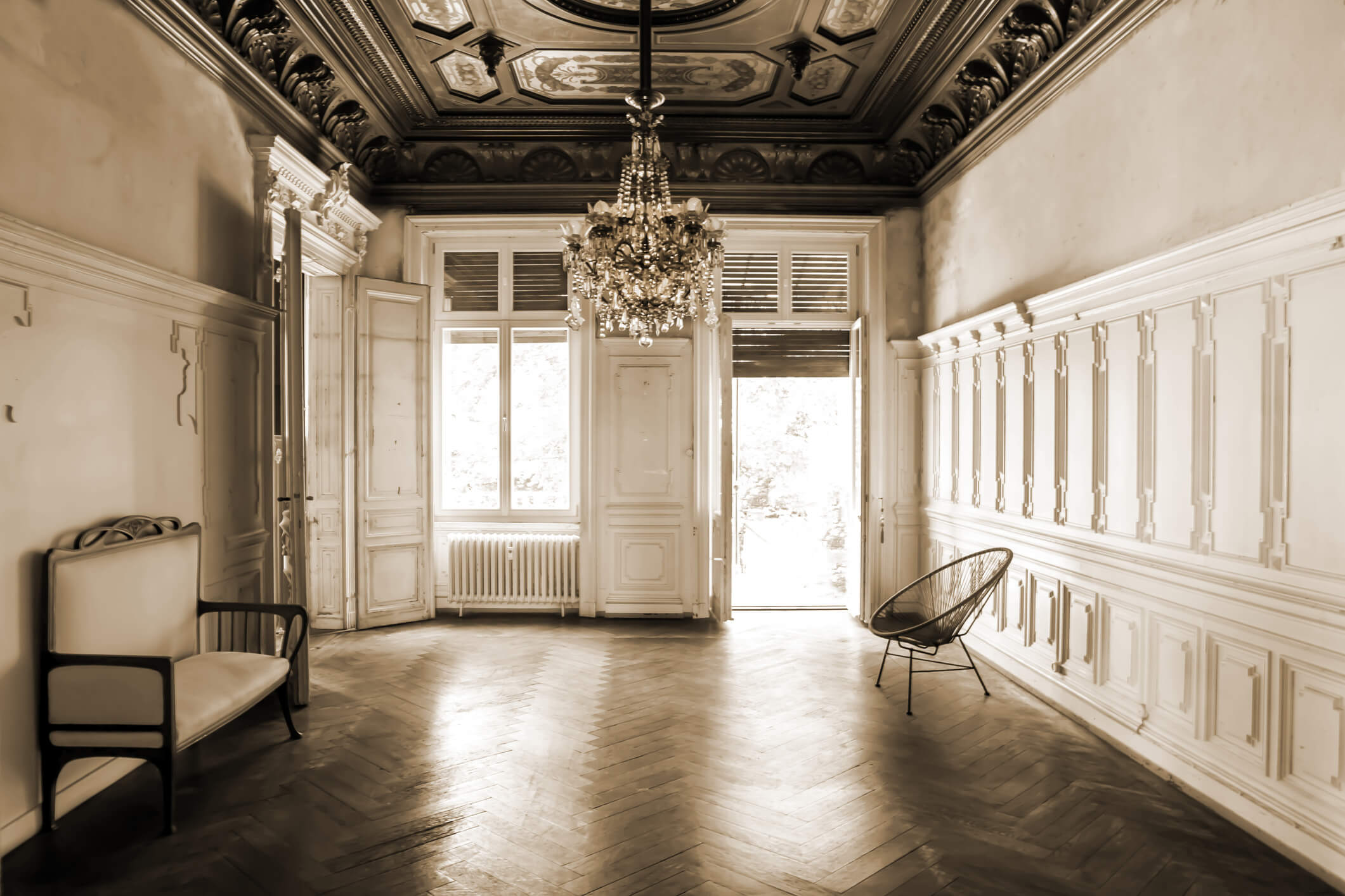 découvrez tous nos conseils et solutions pour réussir votre rénovation haussmannienne : mise en valeur des moulures, parquet, cheminées et optimisation du confort moderne tout en préservant le charme d’origine.