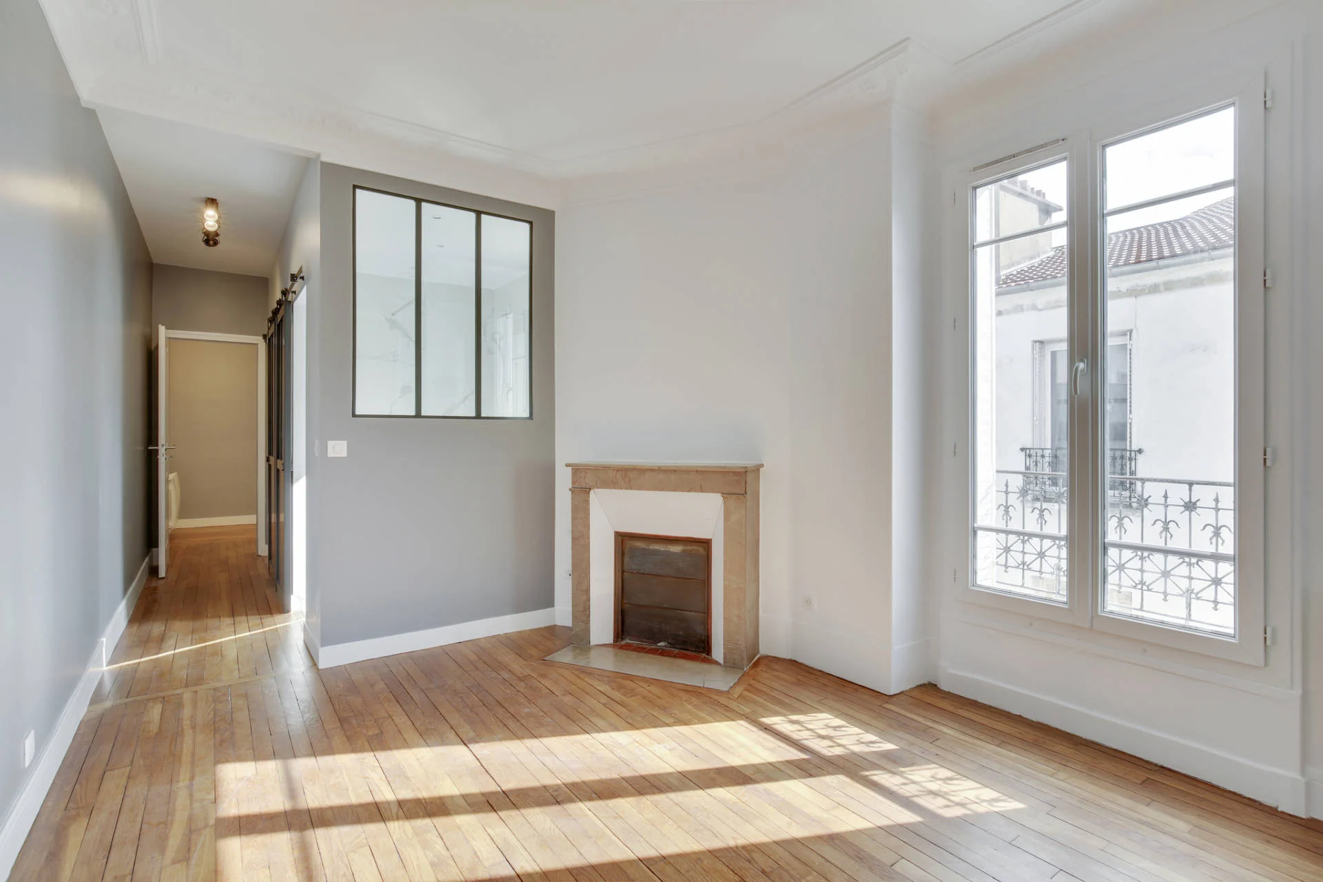 découvrez nos services de rénovation intérieure à paris : transformation complète, conseils personnalisés et finitions de qualité pour sublimer votre appartement ou maison. devis gratuit et accompagnement sur-mesure.