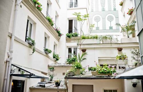 découvrez nos services de rénovation intérieure à paris : conseils personnalisés, travaux de qualité et accompagnement sur-mesure pour transformer votre espace de vie selon vos envies.