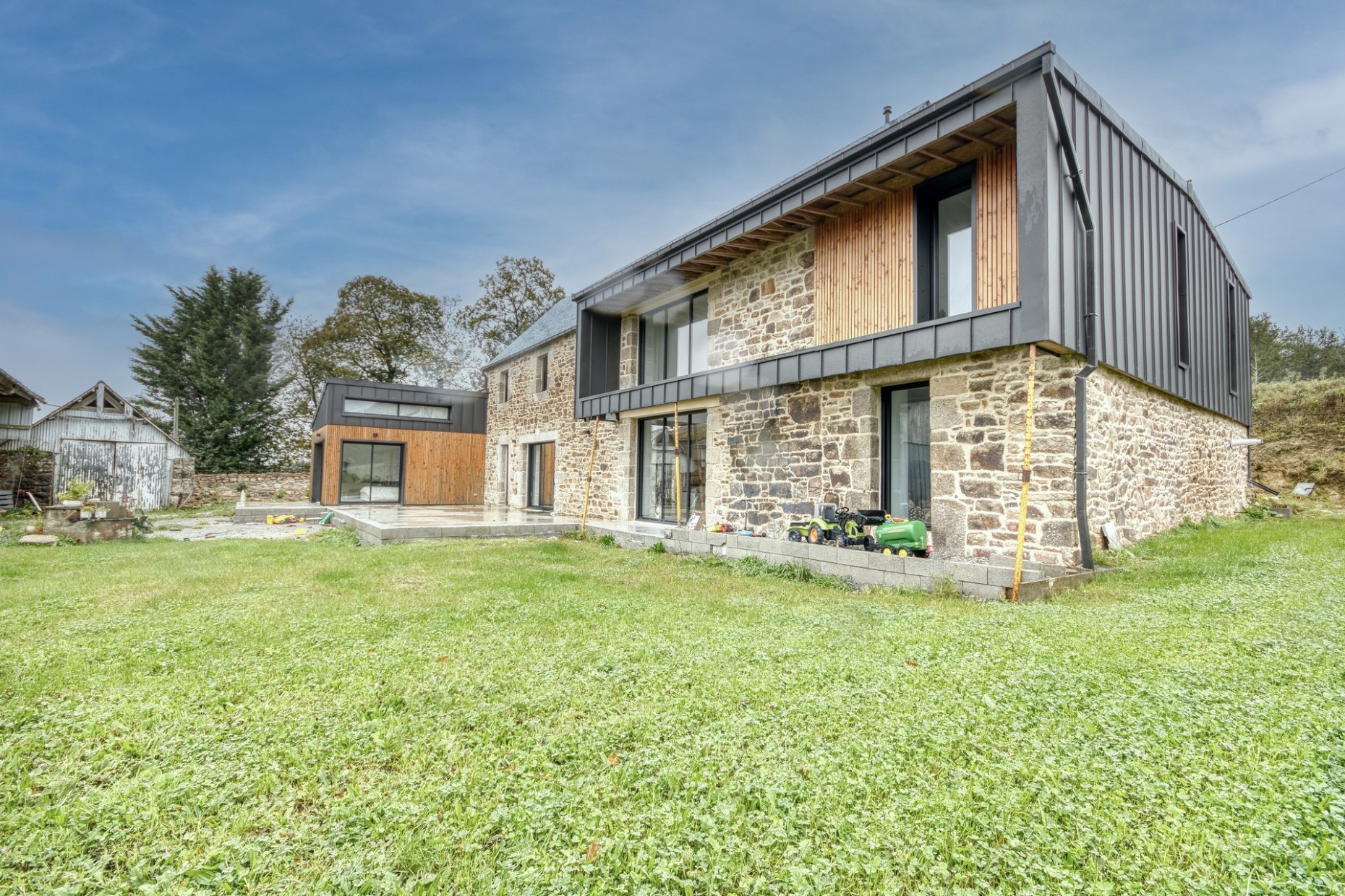 découvrez nos conseils et astuces pour réussir la rénovation d'une maison ancienne : étapes clés, budget, matériaux adaptés, et idées déco pour préserver le charme de l'ancien tout en modernisant votre intérieur.