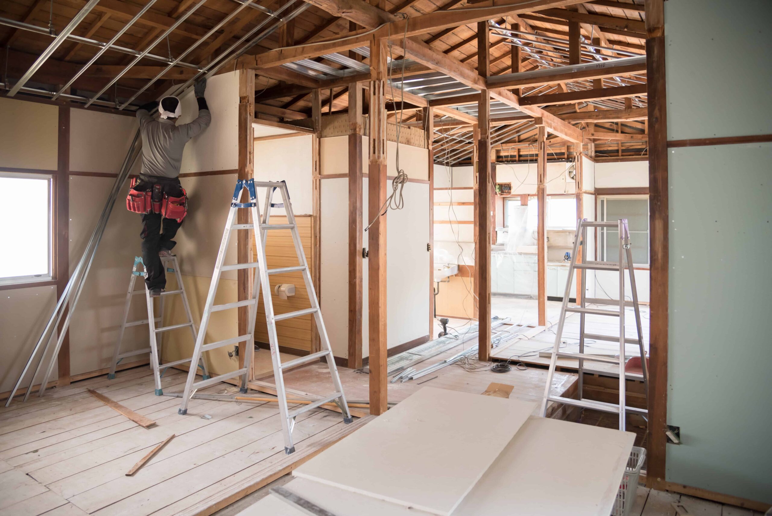 découvrez tout ce qu'il faut savoir sur le coût de la rénovation d'une maison : estimations prix, facteurs d'influence, exemples de budgets et conseils pour maîtriser vos dépenses.