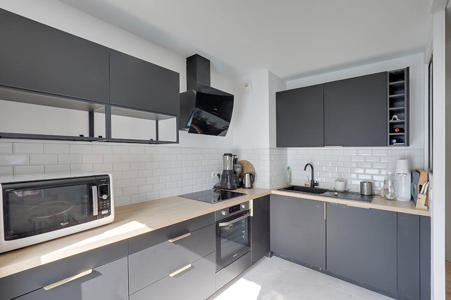 besoin de rénover votre maison dans le val-de-marne ? découvrez nos services complets de rénovation pour donner une nouvelle vie à votre habitat. devis gratuit et accompagnement personnalisé.