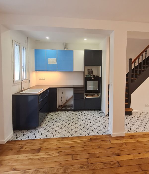 confiez votre rénovation moderne dans le 94 à des experts : conception sur-mesure, matériaux de qualité et finitions haut de gamme pour transformer votre intérieur en un espace contemporain et élégant.
