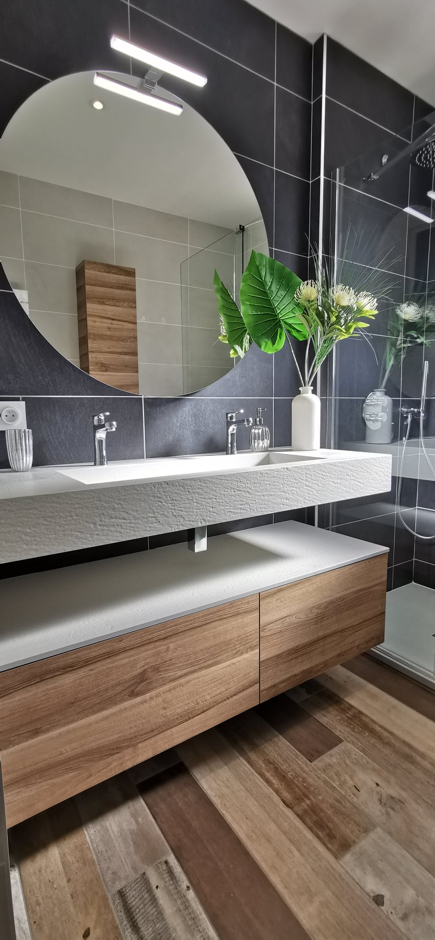 confiez la rénovation de votre salle de bains à des experts pour un espace contemporain, moderne et fonctionnel. découvrez nos solutions sur mesure pour un design élégant et actuel.