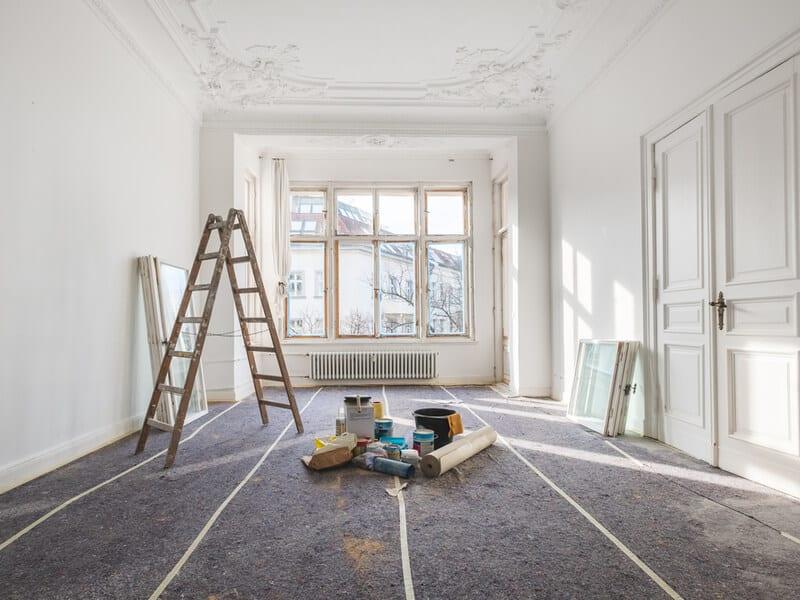 découvrez nos conseils et solutions pour une rénovation sans stress : simplifiez vos travaux, évitez les pièges et rénovez sereinement votre maison ou appartement.