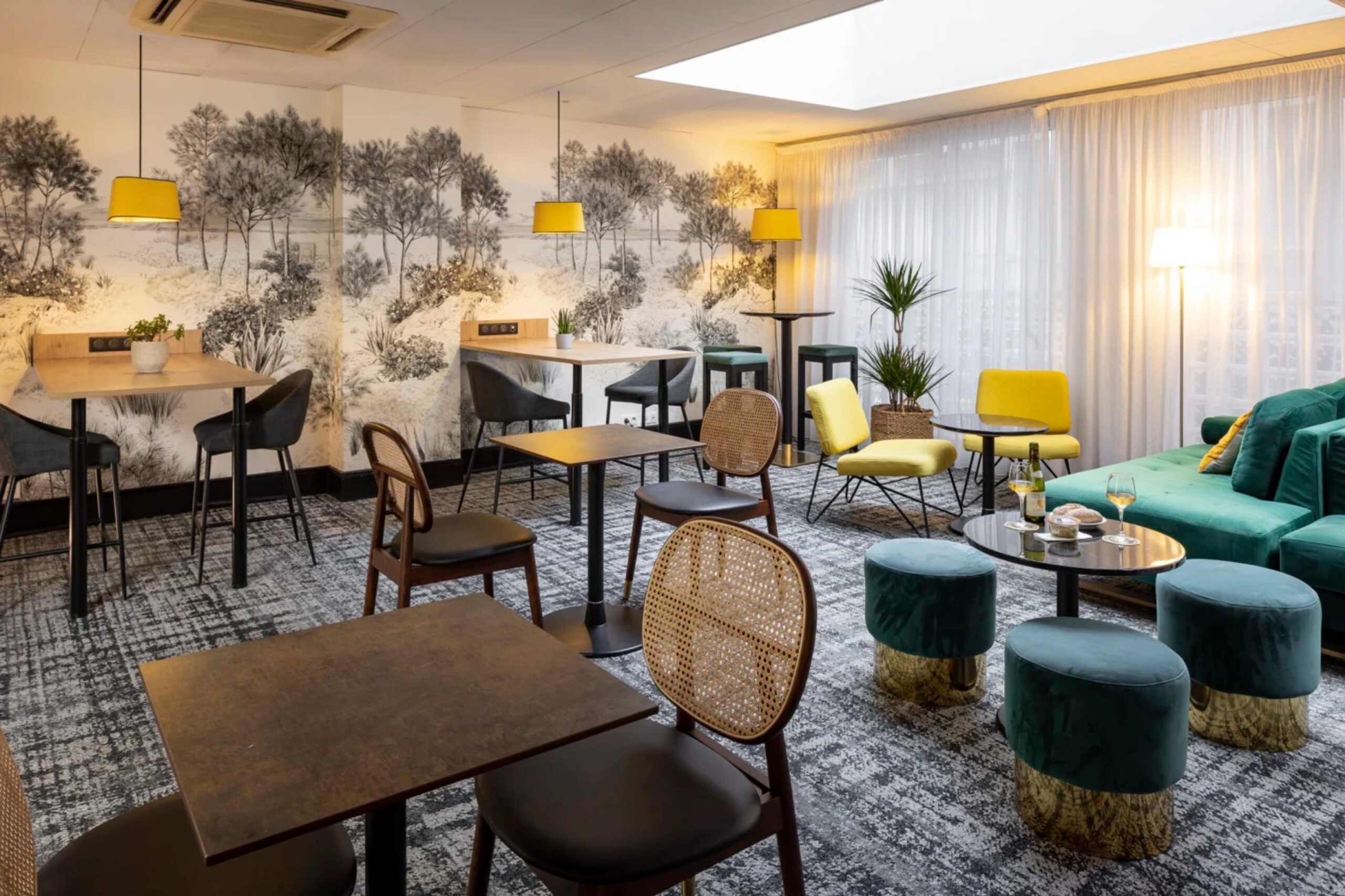 découvrez notre résidence hôtelière à clichy, idéale pour un séjour confortable proche de paris. studios modernes, services inclus et emplacement central pour voyages d'affaires ou de loisirs.