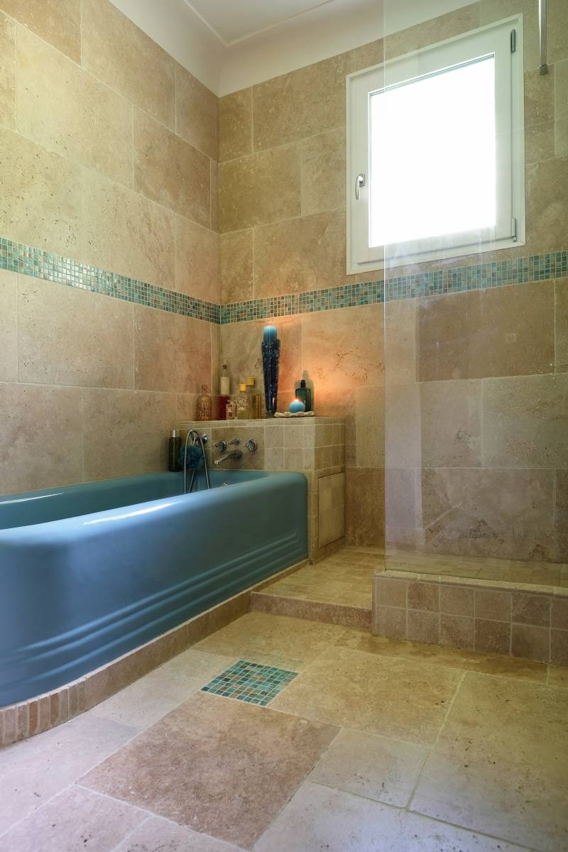 découvrez nos conseils et inspirations pour aménager ou rénover votre salle de bain à paris. trouvez les meilleures adresses, prestataires et idées déco adaptées à tous les styles parisiens.