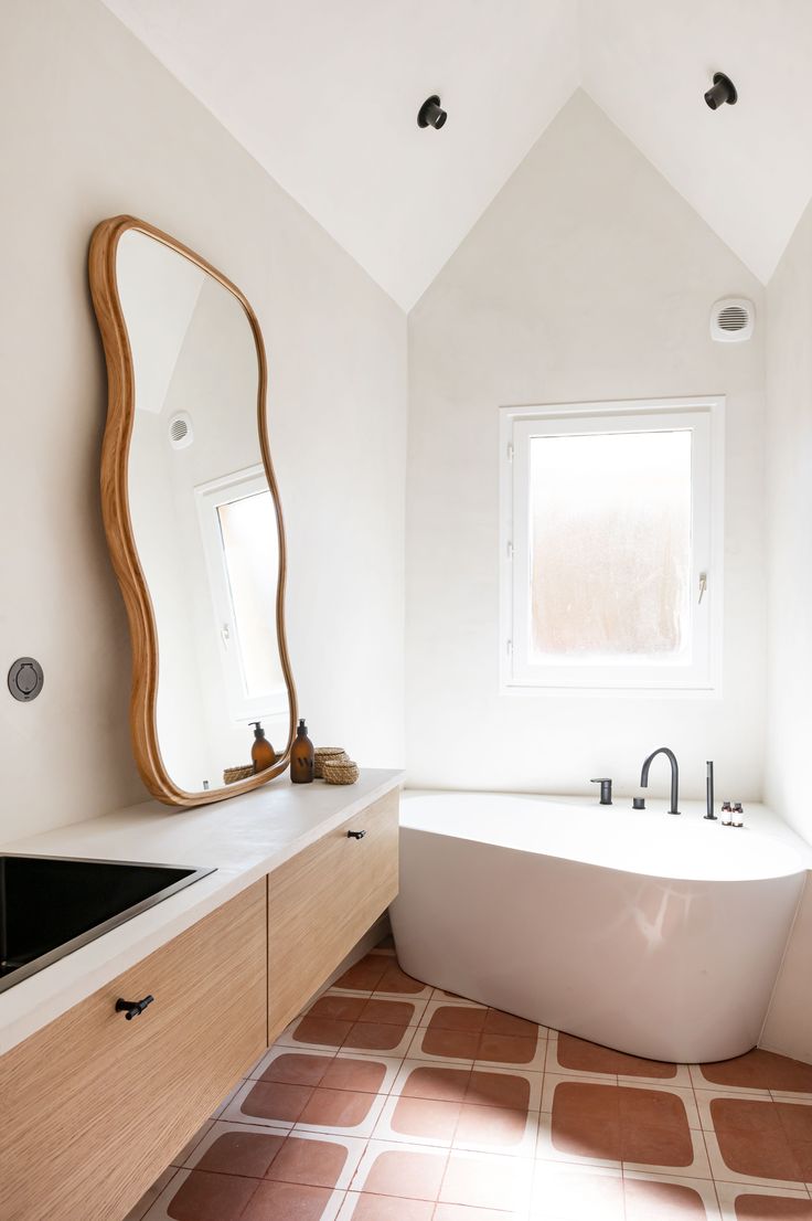 trouvez l’inspiration pour votre salle de bain à puteaux : idées de rénovation, conseils d’aménagement et sélection de professionnels pour créer la salle de bain de vos rêves.