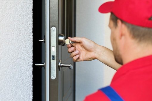 besoin d'une intervention rapide en serrurerie à ville-d'avray ? dépannage, ouverture de porte, changement de serrure : notre équipe de serruriers professionnels est disponible 24h/24 et 7j/7 pour une assistance fiable et efficace.