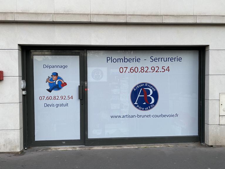 besoin d'un serrurier en urgence à courbevoie ? intervention rapide 24h/24 et 7j/7 pour ouvertures de porte, réparations de serrures et dépannages. devis gratuit.