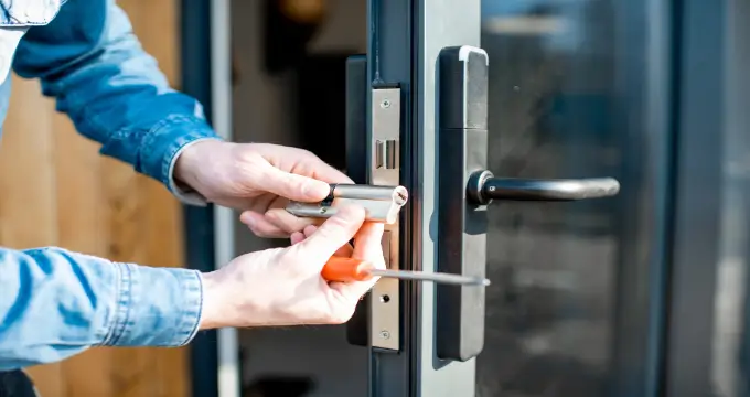 besoin d'un serrurier à chaville ? nos services professionnels interviennent rapidement pour tout dépannage, ouverture de porte, installation et réparation de serrures. devis gratuit et intervention 24h/24.