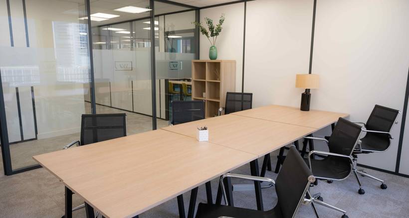 découvrez solutions espaces puteaux : location de bureaux, salles de réunion et espaces de coworking modernes à puteaux. flexibilité, services inclus et proximité de la défense pour booster votre activité professionnelle.