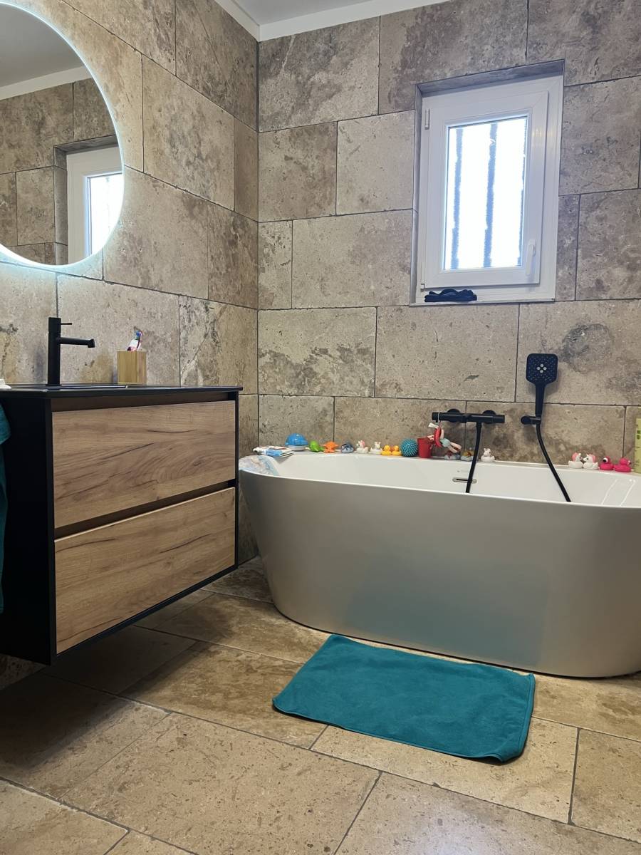découvrez comment sublimer votre salle de bain à paris 13 avec des astuces déco, des conseils pour optimiser l’espace et des idées modernes pour créer un espace élégant et fonctionnel.